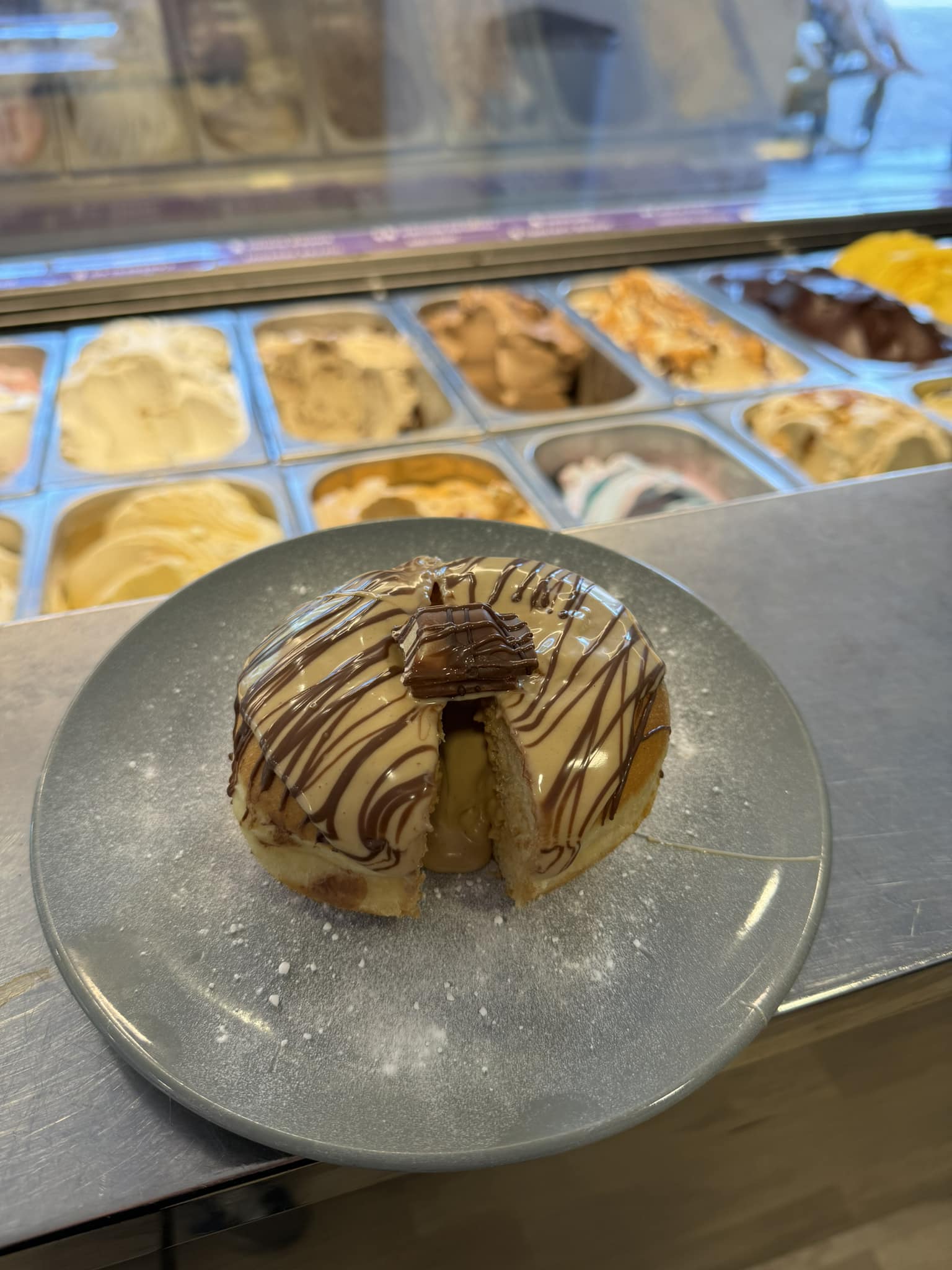 Berliner bol met dubai vulling